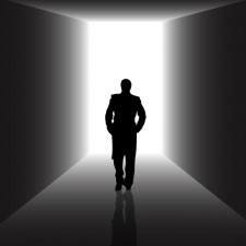 Existuje něco jako světlo na konci tunelu, opravdu po smrti jdeme do jakýchsi otevřených dveří?