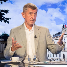 Premiér Andrej Babiš ví, že každý hlas ve volbách může rozhodnout. A tak si je po Česku poctivě sbírá