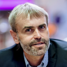 Po střední škole se Šlachta živil nejdříve jako traktorista, inspirován bratrem, později nastoupil k policii