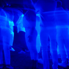 Nákupní centrum v Singapuru využívá v boji s koronavirem UV záření