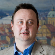 V tzv. Cibulkových seznamech spolupracovníků komunistických tajných služeb existuje záznam důvěrníka vojenské kontrarozvědky, u kterého se shoduje jméno, příjmení a datum narození s Hrdličkovými údaji