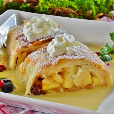 Sladký závin s jablky potěší každou návštěvu