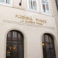 U Zlatého tygra seděl Hrabal, Havel i Clinton