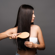 Lesklých a zdravě vypadajících vlasů dosáhnete jednoduše i s pomocí octa