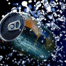 Rekordy je možné hledat v nejrůznějších disciplínách - třeba v překusování plechovek