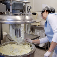 "Sýrová omáčka" je hotová. Stačí naplnit balení