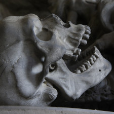 Vědci objevili tři kostry staré přibližně 1 000 let. Patrně šlo o oběti rituálu... - ilustrační foto