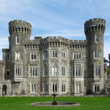 Johnstown Co všechno se tady stalo? Vraždy, intriky, vyhnání majitelů – a jistě mnohem víc. Vždyť jde o pevnost starou přes 800 let