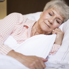 Při spánku na boku vždy zvolte ten levý