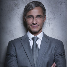 Roman Kufa je zakladatelem oddělení plastické chirurgie Fakultní nemocnice v Motole, kde působil jako vedoucí lékař v letech 2012-2015