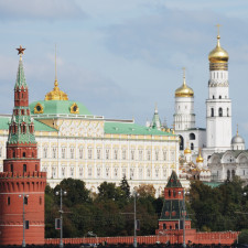 Původ slova „kreml“ není zcela jasný, nejčastěji se však předpokládá odvození od staroruského slova krmlja (кръмля), tedy krmě, potrava