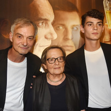 Ivan Trojan na premiéře filmu Šarlatán společně s Agnieszkou Holland a svým synem Josefem Trojanem. Ve snímku spolu společně ztvárnili postavu podivína Mikoláška