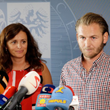 Manžel hejtmanky Pokorné Jermanové je zřejmě velmi činorodý