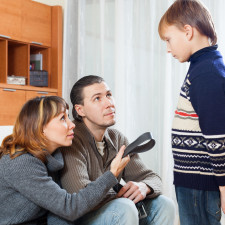 Když má dítě problém, většinou jsou na něj dva rodiče. To je ale podle všeho málo.