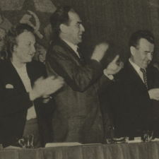 Marie Švermová (vlevo) vedle Rudolfa Slánského a Klementa Gottwalda. Švermová patřila k předním a vlivným komunistkám