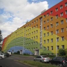 Sídliště mění svoji podobu do duhových barev