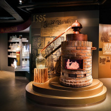 Firma se dochovala dodnes, ale problémy se jí nevyhýbaly. Zabrat jí dal i sám její spolumajitel Rudolf Jelínek...