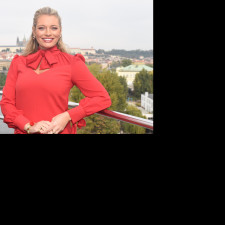 Lucie Borhyová po neúspěšném přijetí na Univerzitu Karlovu vystudovala vyšší odbornou školu žurnalistiky