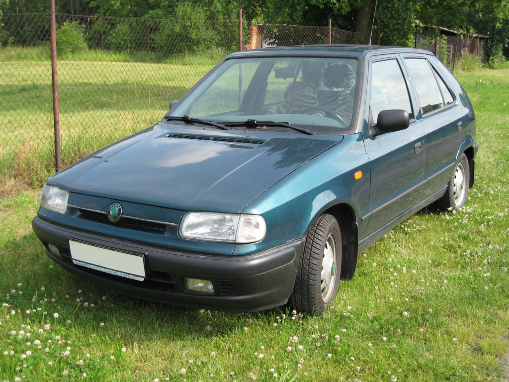 Favorita nahradila Felicie a vyráběla se v letech 1994 až 2011. Měla už vícebodové vstřikování a ve vyšších verzích dosla i motor o objemu 1,6 litru. A ke konci kariery se do Felicie montoval i diesel 1,9 se spotřebou 5,8 l/100 km